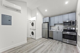 1327 23rd St in Santa Monica, CA - Building Photo - Building Photo