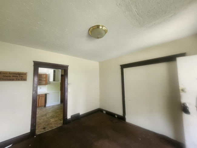 9605 Wamelink Ave in Cleveland, OH - Foto de edificio - Building Photo