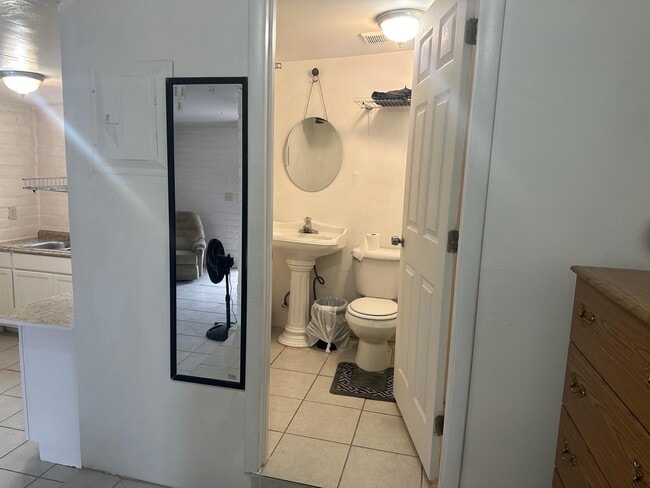 651 N Goodman St, Unit apartment 3