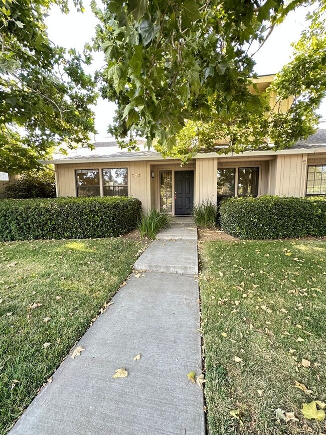 2731 Lillard Dr in Davis, CA - Building Photo - Building Photo
