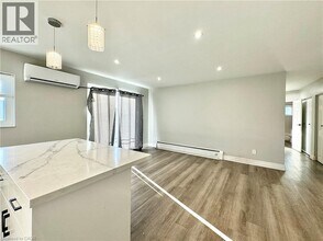 413 Hazel St in Waterloo, ON - Building Photo - Building Photo