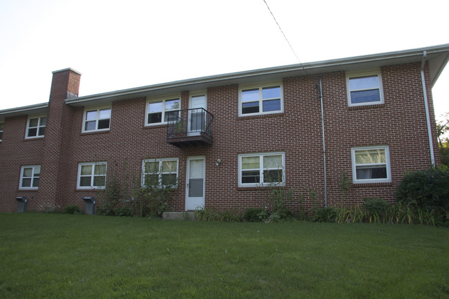 225 Nautilus Dr in Madison, WI - Foto de edificio - Building Photo