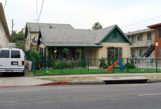 615 W Hyde Park Blvd in Inglewood, CA - Foto de edificio - Building Photo