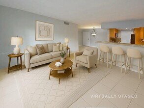 6886 N Kendall Dr in Pinecrest, FL - Building Photo - Building Photo