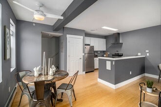 2610 Iris Ave, Unit 101 in Boulder, CO - Foto de edificio - Building Photo