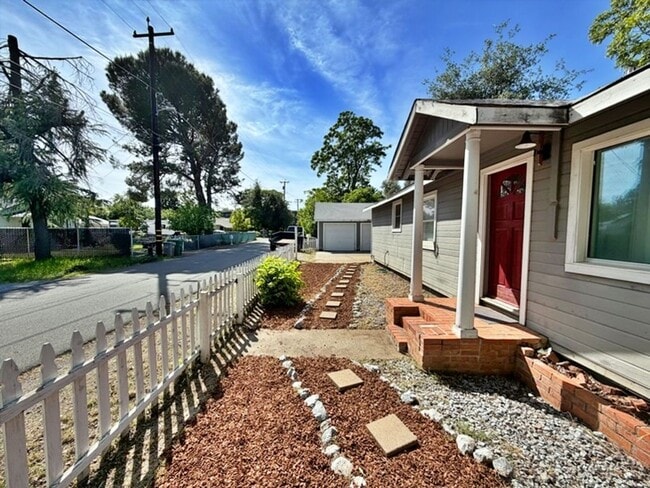 property at 420 Beagle Ln