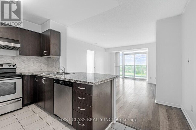 4900 Glen Erin Dr in Mississauga, ON - Building Photo - Building Photo