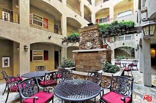 13200 Moorpark St, Unit 204 in Sherman Oaks, CA - Building Photo