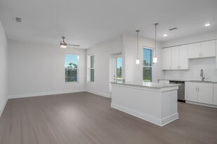 Taverna in Ft. Myers, FL - Building Photo