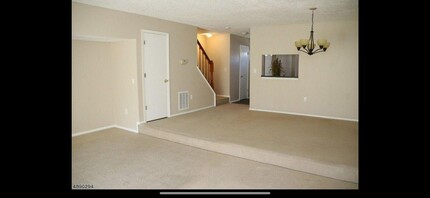 6 Townsend Ct in Franklin Park, NJ - Building Photo - Building Photo