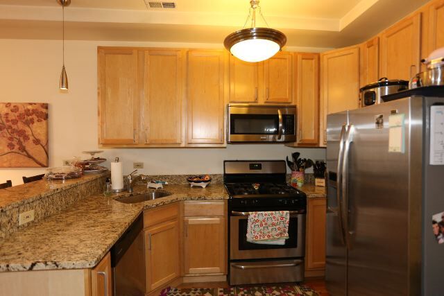 1935 N Wood St, Unit A00C in Chicago, IL - Building Photo - Building Photo