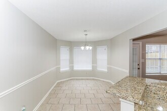 995 Scofield Dr in Cordova, TN - Foto de edificio - Building Photo