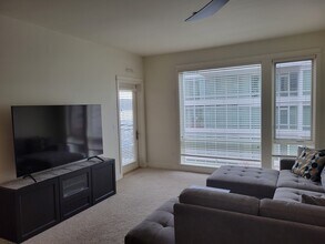 400 Washington Ave, Unit 310 in Bremerton, WA - Foto de edificio - Building Photo