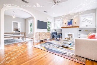 2002 Travis Heights Blvd in Austin, TX - Building Photo - Building Photo