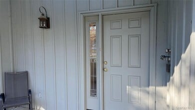 89 Sawtooth Cove in Port Jefferson, NY - Building Photo - Building Photo