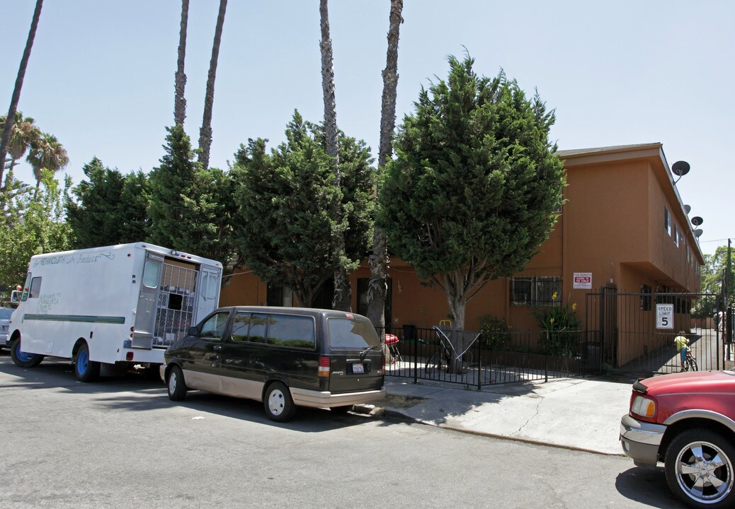 608 W 82nd St in Los Angeles, CA - Foto de edificio