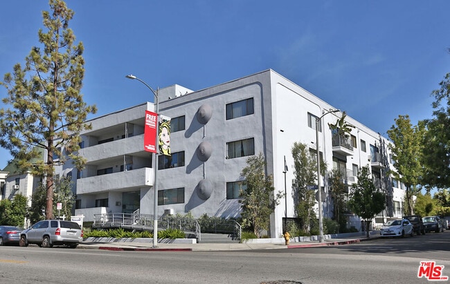 1930 N Vermont Ave in Los Angeles, CA - Building Photo - Building Photo