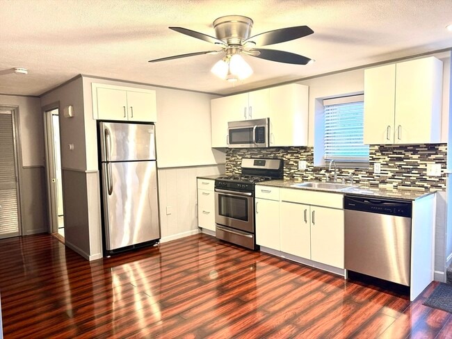 136 Cecilian Ave in Revere, MA - Building Photo - Building Photo