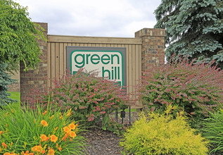 Green Hill Apartments in Farmington, MI - Building Photo - Building Photo