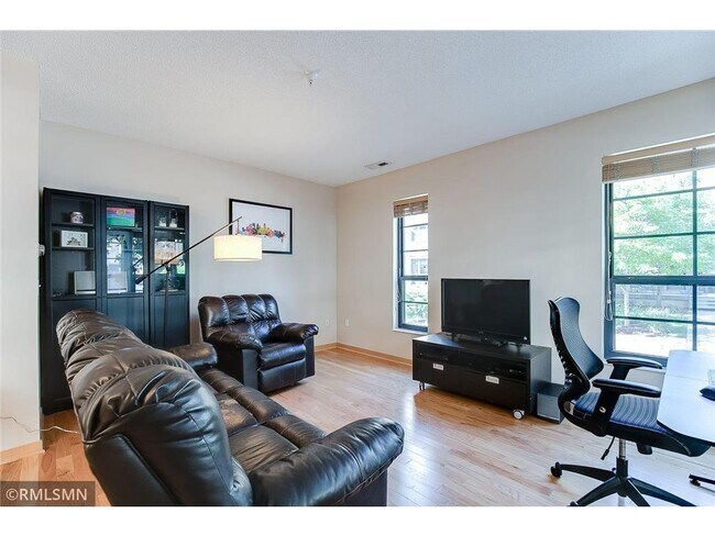 820 Emerald St SE-Unit -105 in St. Paul, MN - Building Photo - Building Photo