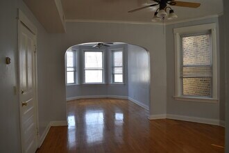 3311 W Evergreen Ave-Unit -2 in Chicago, IL - Building Photo - Building Photo