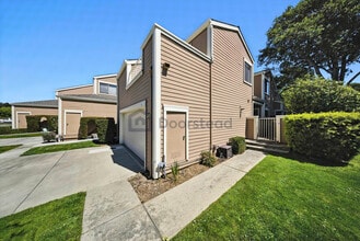 21 Crown Cir in South San Francisco, CA - Foto de edificio - Building Photo