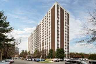 The Forum Condominiums in North Bethesda, MD - Building Photo - Building Photo