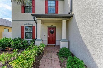 2084 La Palma Ave in Port Charlotte, FL - Foto de edificio - Building Photo