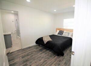 4233 Lockwood Ave in Los Angeles, CA - Foto de edificio - Building Photo