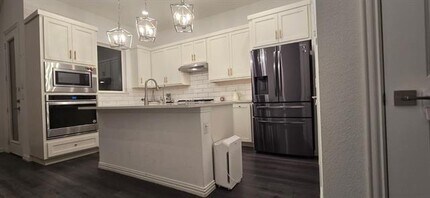 9807 Romo St in Irving, TX - Foto de edificio - Building Photo