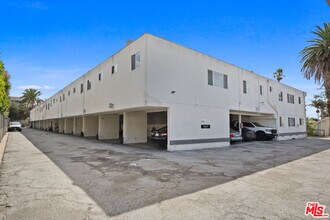 115 N Oak St in Inglewood, CA - Building Photo - Building Photo