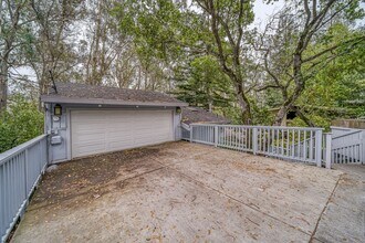 7099 Pinehaven Rd in Oakland, CA - Building Photo - Building Photo