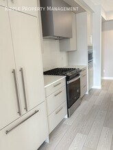 8370 Broadcast Ave SW in Calgary, AB - Building Photo - Building Photo