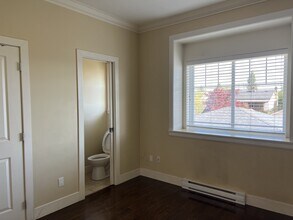 7218 11th Ave in Burnaby, BC - Building Photo - Building Photo