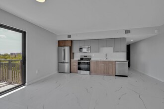 840 NE 130th St in North Miami, FL - Foto de edificio - Building Photo