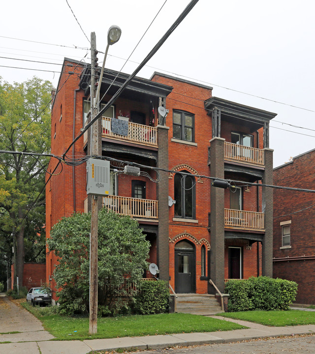 321 Hunter St E in Hamilton, ON - Building Photo