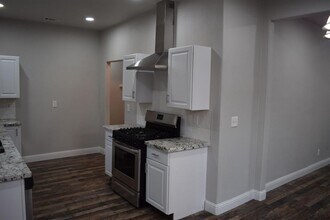 2601 N Thorne Ave in Fresno, CA - Building Photo - Building Photo