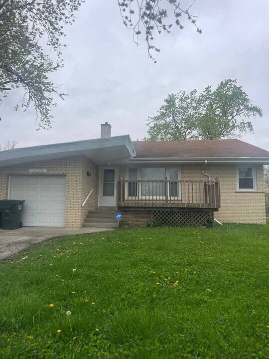 22508 Lawndale Ave in Richton Park, IL - Building Photo