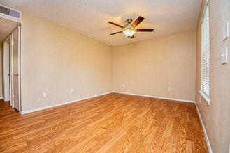 427 Martin St in Chandler, TX - Foto de edificio - Building Photo