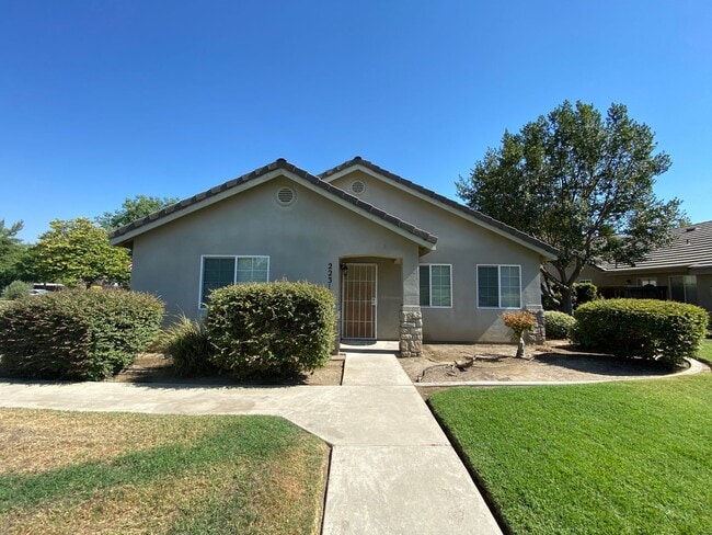 property at 2501 S Grn St