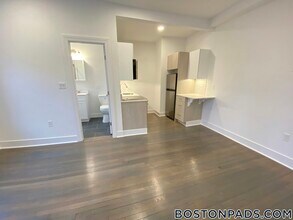 11 Queensberry St, Unit 32 in Boston, MA - Building Photo - Building Photo