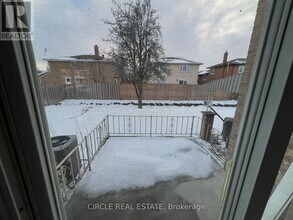 3592 Swirlingleaves Crescent in Mississauga, ON - Building Photo - Building Photo