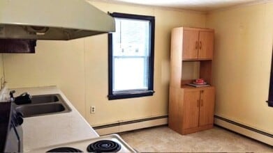 286 Dudley Southbridge Rd in Dudley, MA - Building Photo - Building Photo