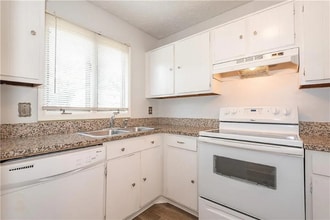 1723 Wynndowne Trail in Smyrna, GA - Building Photo - Building Photo