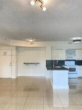 2440 E Preserve Way, Unit 206 in Miramar, FL - Foto de edificio - Building Photo