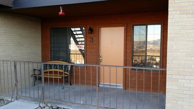 1003 Tower Butte Rd in Page, AZ - Building Photo - Building Photo