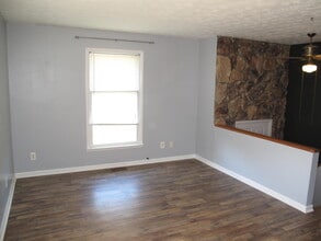 195 Joe Hale Dr in Johnson City, TN - Building Photo - Building Photo