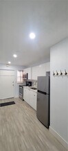 221 Meridian Ave in Miami Beach, FL - Building Photo - Building Photo