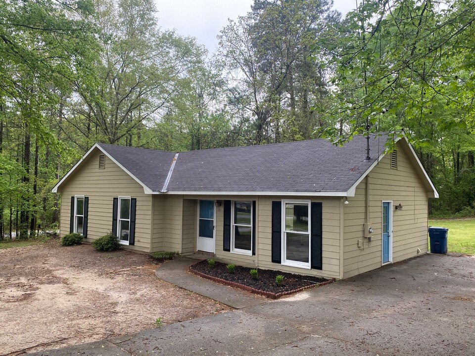 15 Lee Road 977 in Phenix City, AL - Foto de edificio