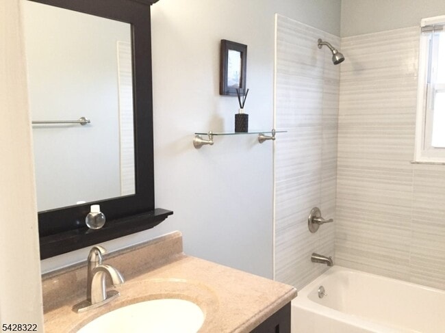 28 Deanna Dr in Hillsborough Township, NJ - Building Photo - Building Photo